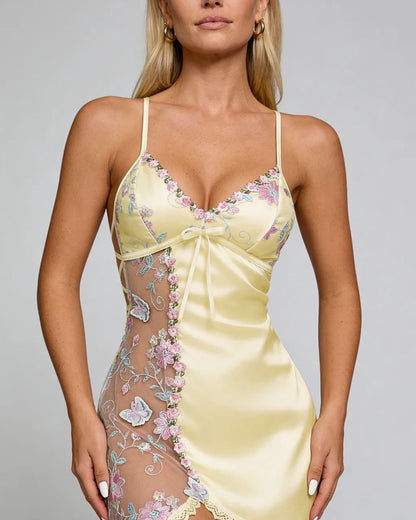 Camisola Irene — bordado floral e painel de tule