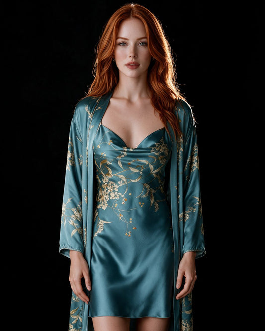 Conjunto Gaia — camisola e robe acetinados com ramos