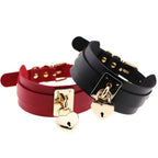 Choker Calisto — coração dourado e fecho ajustável