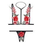 Conjunto Scarlett — harness de rosas e fio string