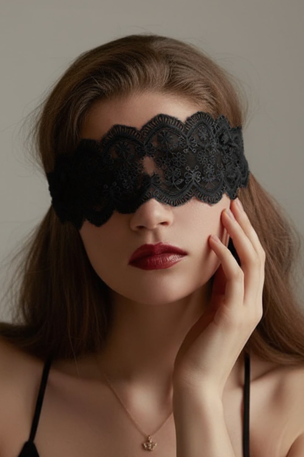 Máscara Abigael — Renda Floral Boudoir